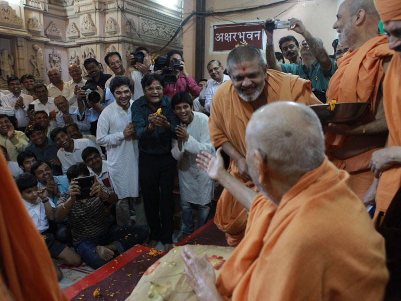 Swamishri blesses devotees