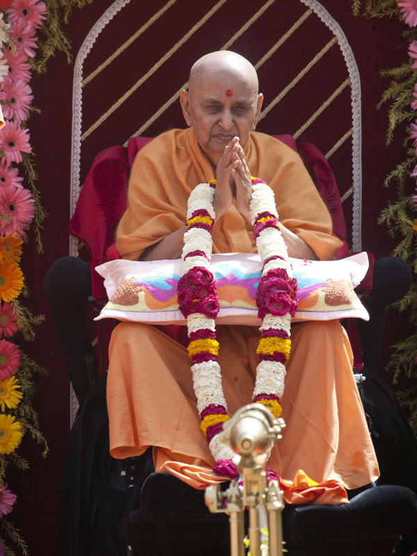  Swamishri honored with garlands