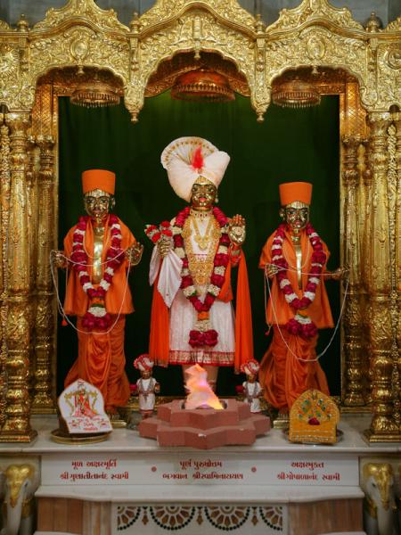  Bhagwan Swaminarayan, Aksharbrahman Gunatitanand Swami and Shri Gopalanand Swami	