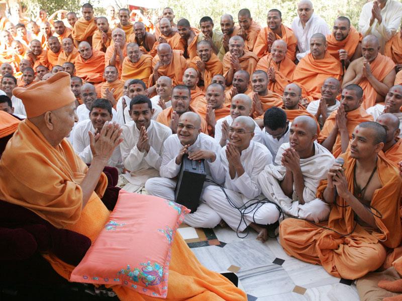  Swamishri in the Smruti Mandir pradakshina