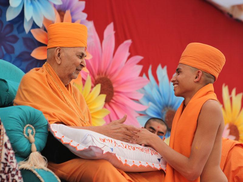  Swamishri gives diksha mantra to sadhus