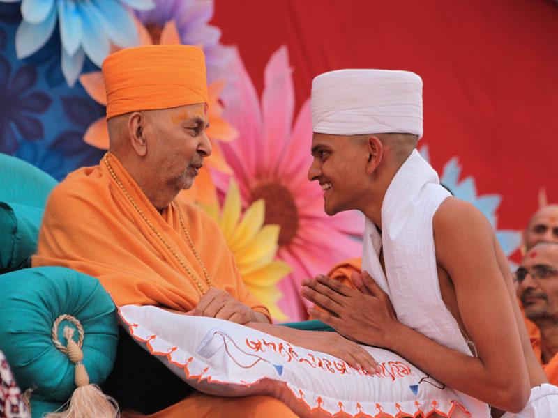  Swamishri gives diksha mantra to parshads