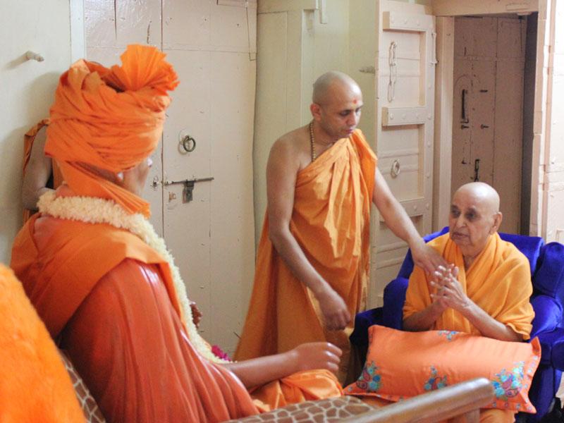 Swamishri engaged in darshan of Brahmaswarup Shastriji Maharaj