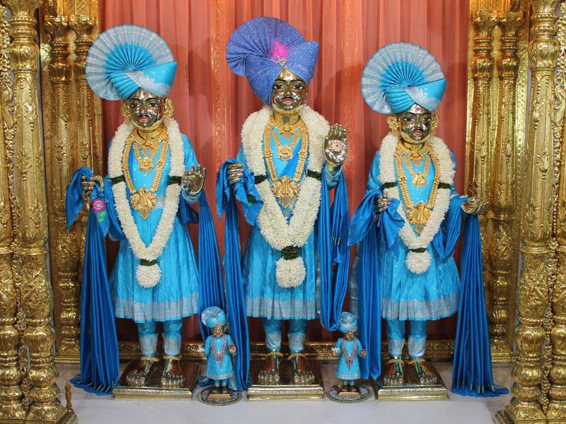  Bhagwan Swaminarayan, Aksharbrahman Gunatitanand Swami and Shri Gopalanand Swami
