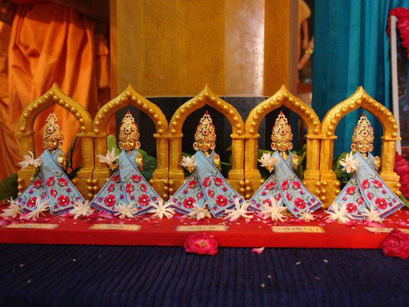  Murtis of Shri Harikrishna Maharaj