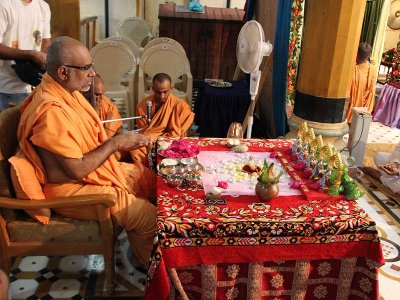 Sadhus perform mahapuja as a part of murti-pratishtha rituals