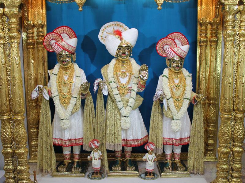  Bhagwan Swaminarayan, Aksharbrahman Gunatitanand Swami and Shri Gopalanand Swami