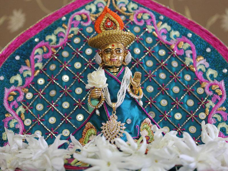  Shri Harikrishna Maharaj