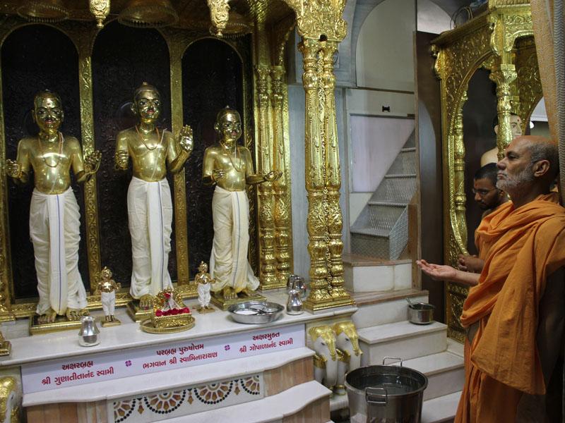 Pujya Viveksagar Swami engaged in patotsav rituals of Sarangpur Mandir