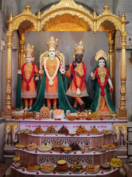 Annakut offered to Shri Mukund Brahmachari, Shri Harikrishna Maharaj, Shri Gopinath Dev and Shri Radhikaji