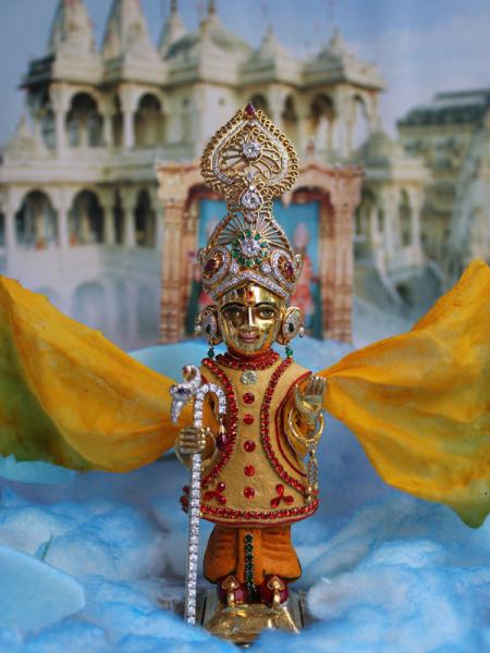 Shri Harikrishna Maharaj adorned in chandan