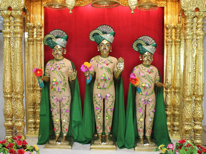  Bhagwan Swaminarayan, Aksharbrahman Gunatitanand Swami and Shri Gopalanand Swami adorned in chandan