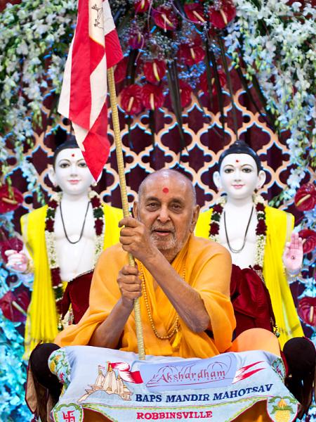  Swamishri waves a BAPS flag