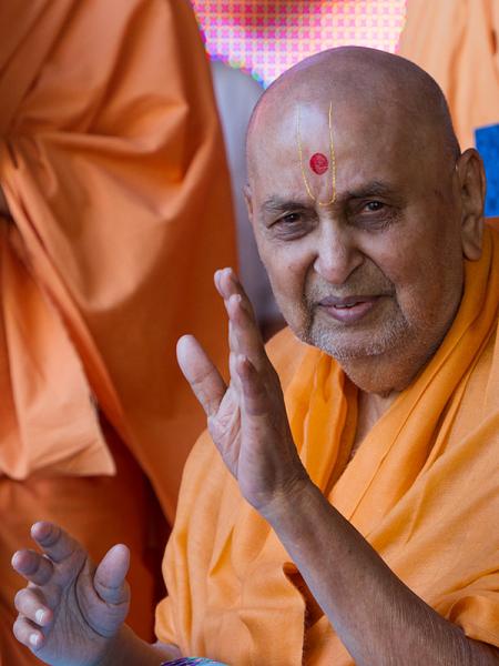  Swamishri blesses devotees