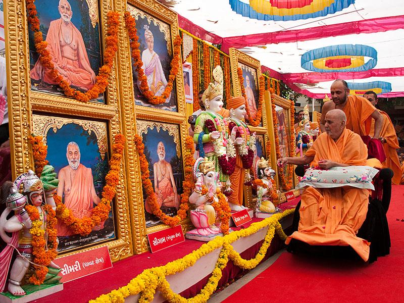  Swamishri performs pujan of the murtis of Sigam Mandir