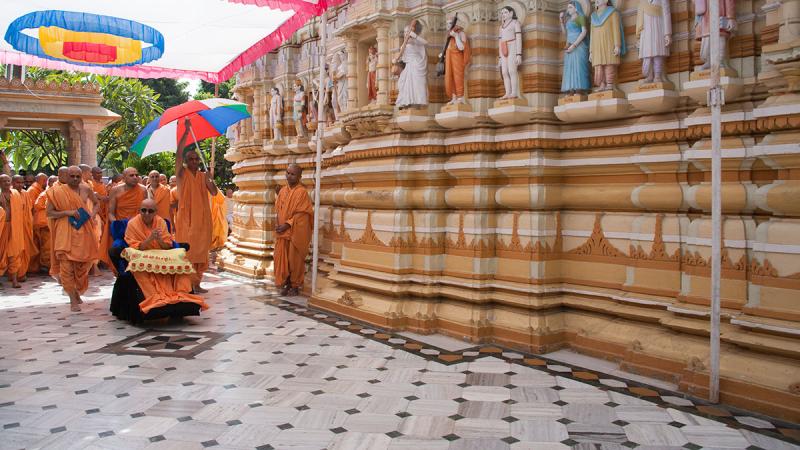  Swamishri in the mandir pradakshina