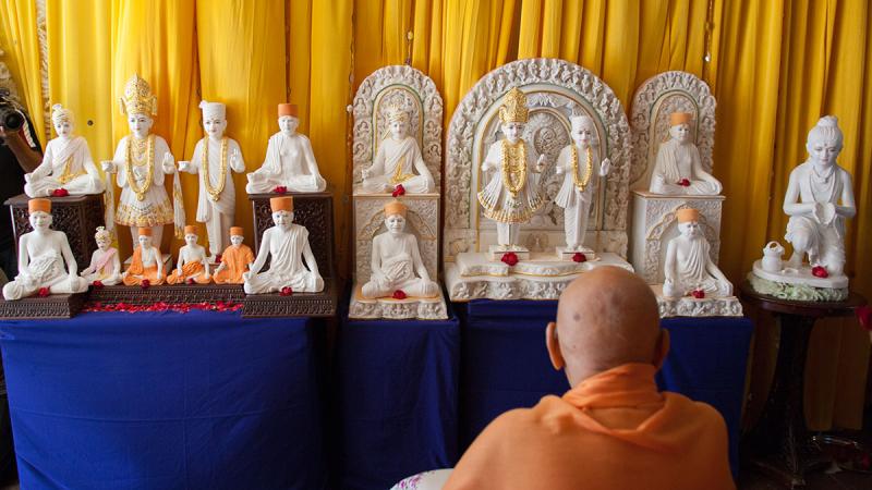  HH Pramukh Swami Maharaj sanctifies murtis