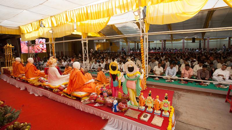  Devotees participate in pratishtha mahapuja