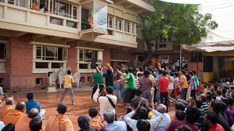  Youths and kids rejoice before Swamishri