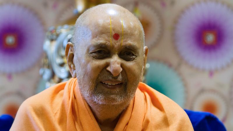 Swamishri in a divine, jovial mood