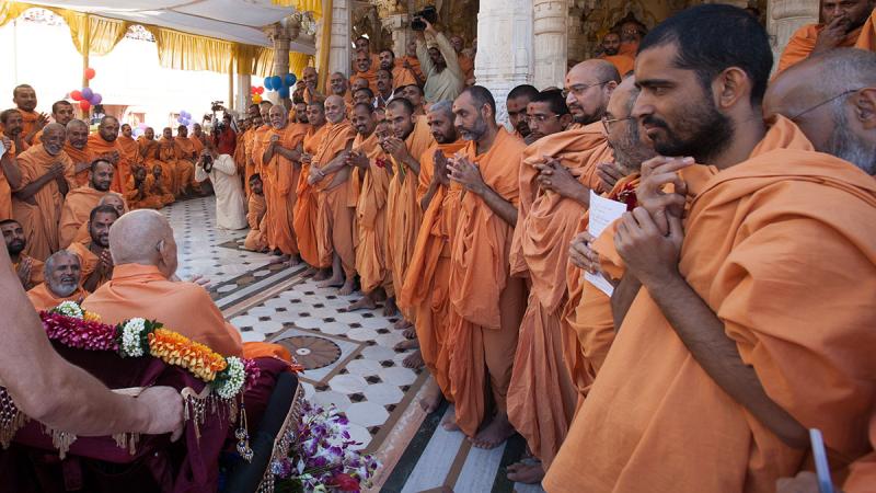  Sadhus doing darshan of Swamishri