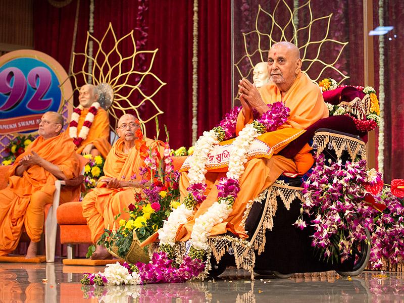 Senior sadhus honor Swamishri with garlands
