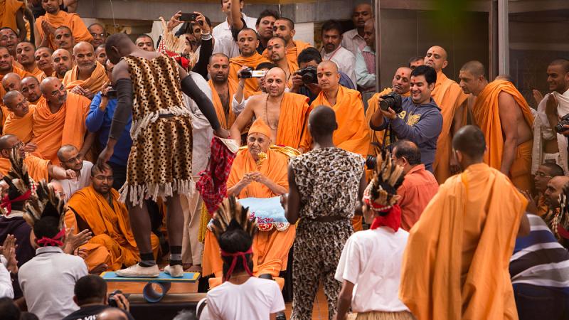  Youths from Africa perform a dance before Swamishri