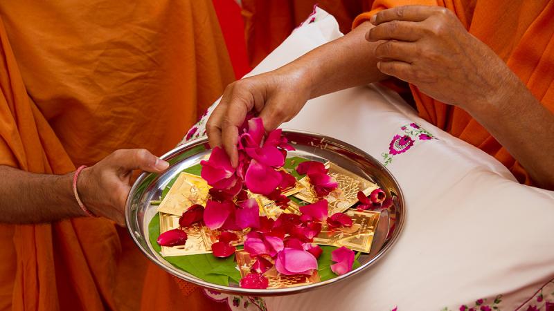  Swamishri sanctifies yantras to be placed beneath the murtis