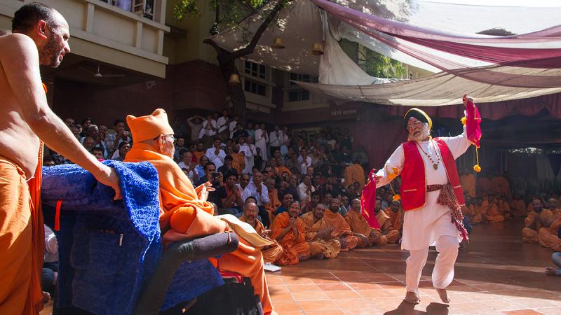 A devotee rejoices before Swamishri