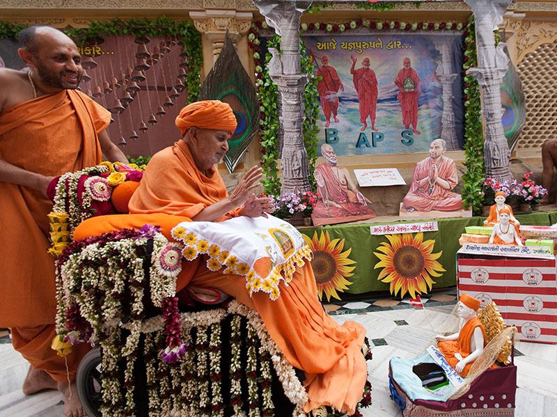  Swamishri observes a presentation on the life and work of Brahmaswarup Shastriji Maharaj, in the mandir pradakshina