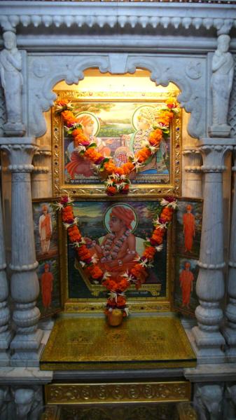 Swamishri in Akshar Deri