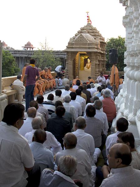 Senior sadhus perform preliminary rituals of murti-pratishtha 