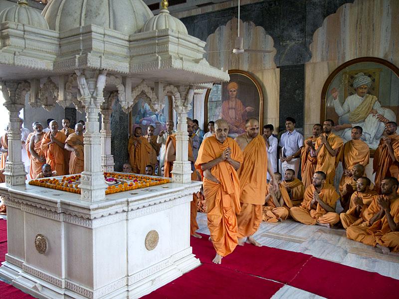 Swamishri at Yogi Smruti Mandir