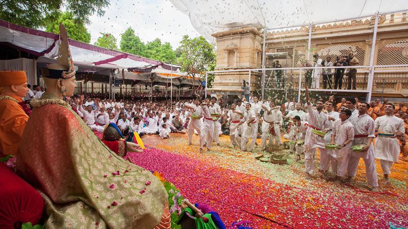  Youth and kids enjoy the celebrations with flower petals in the presence of Swamishri