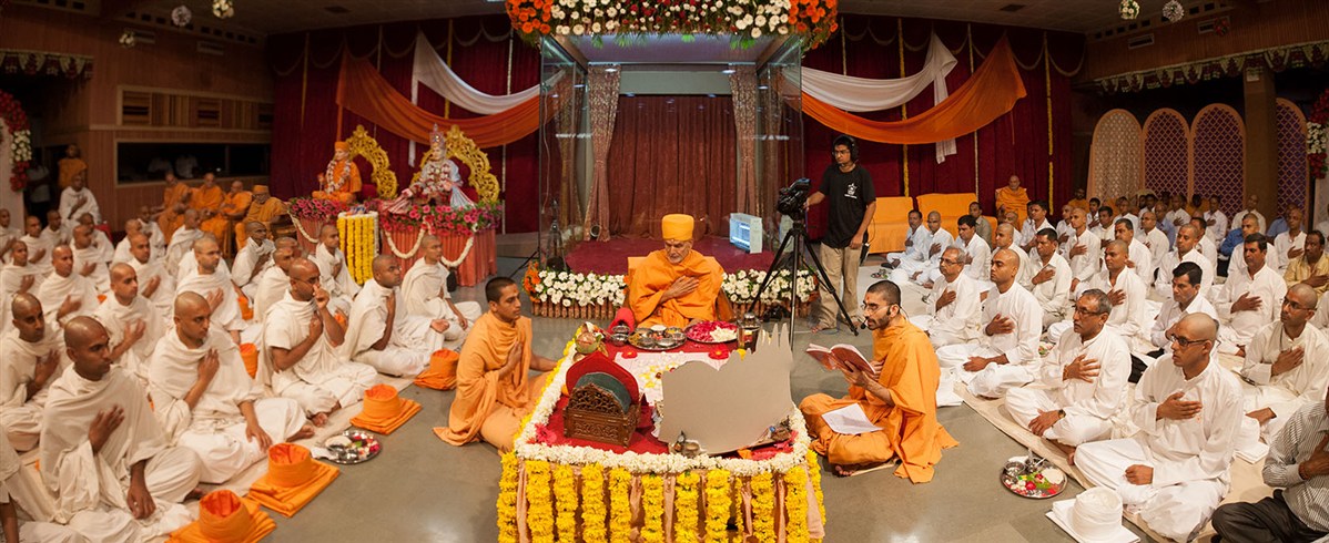 Parshads and sadhaks perform the Diksha ceremony mahapuja rituals with Pujya Mahant Swami