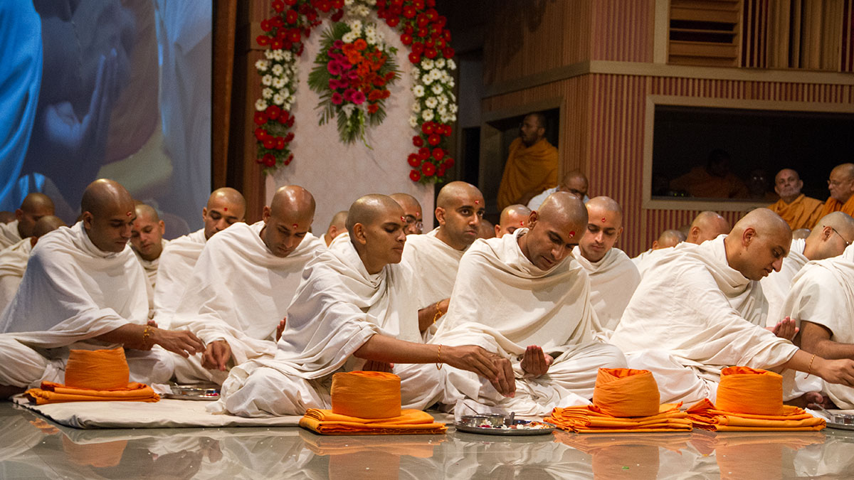 Parshads perform mahapuja rituals
