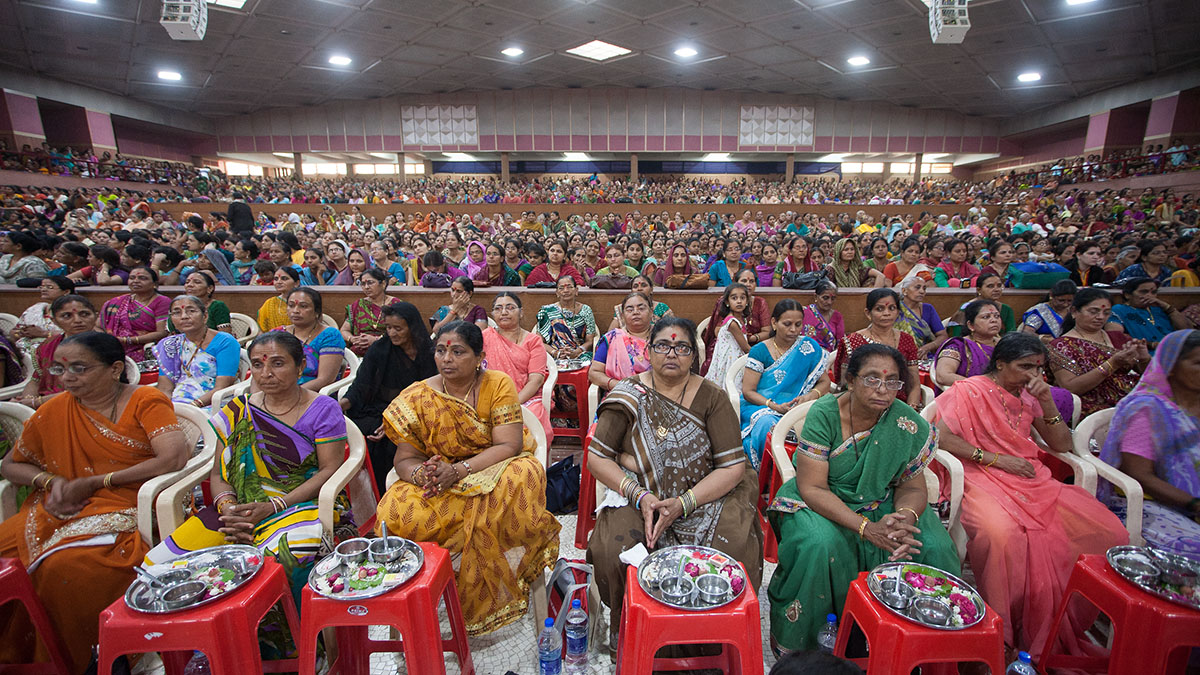 Mothers of the sadhaks participate in mahapuja rituals