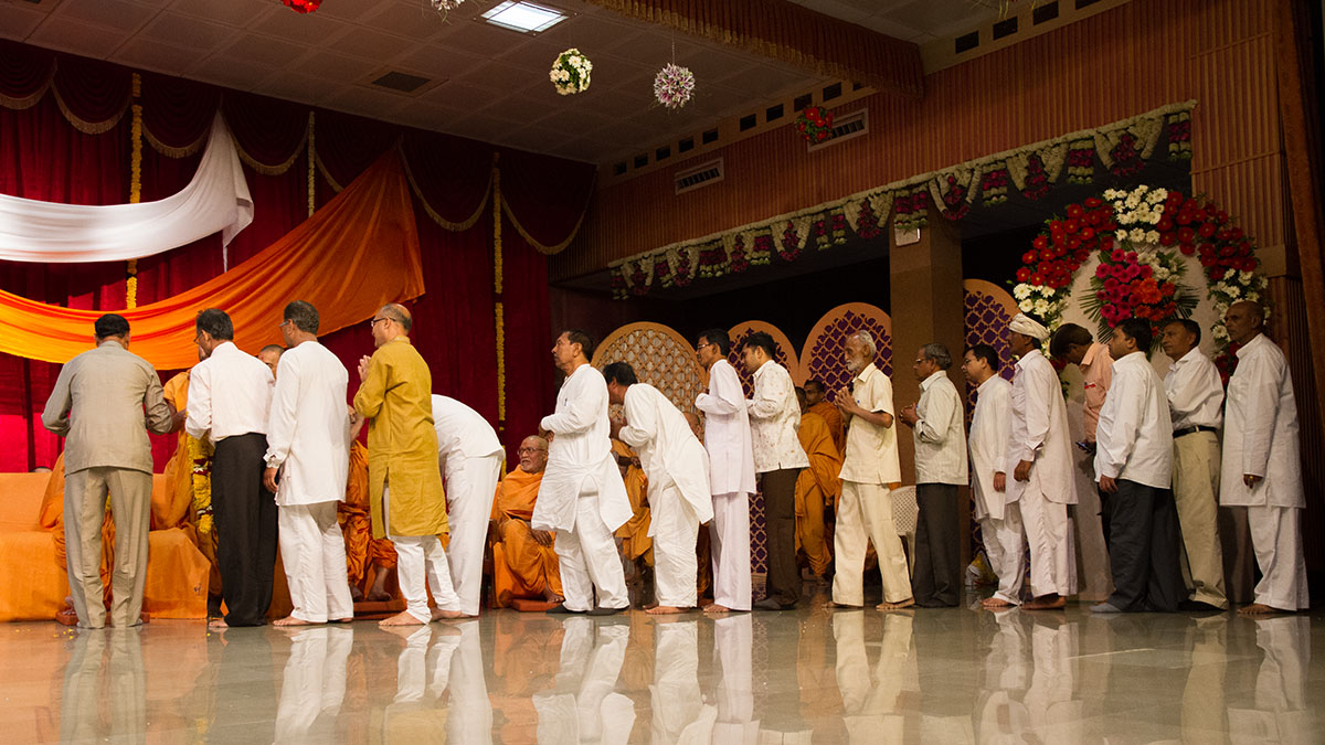 Parents of sadhaks are honored with garlands by senior sadhus