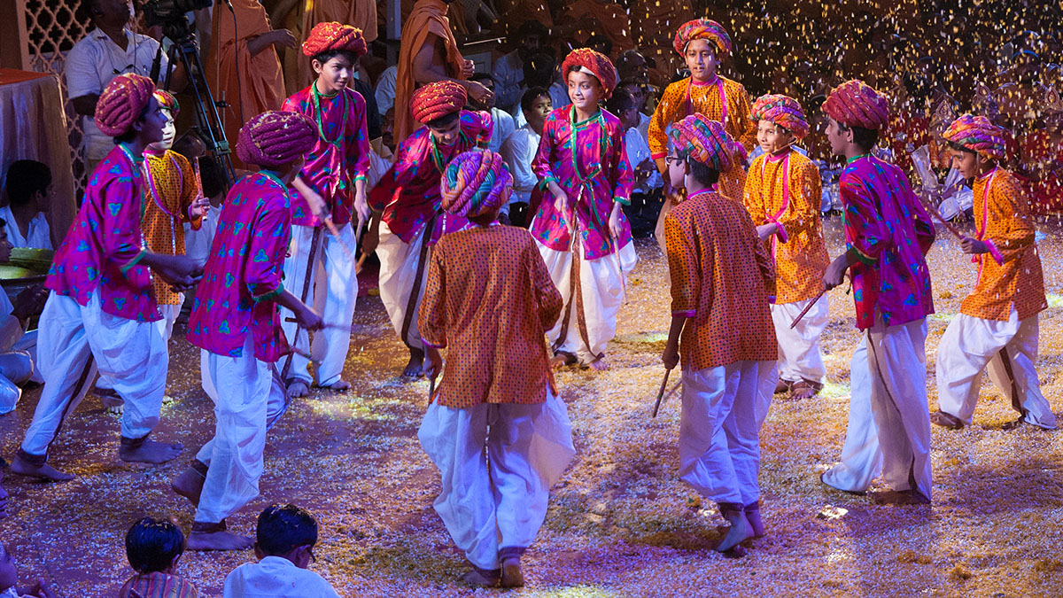 Kids perform traditional raas