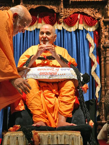 Shri Swaminarayan Jayanti Celebration<br>Sarangpur, India<br>24 March 2010 - 