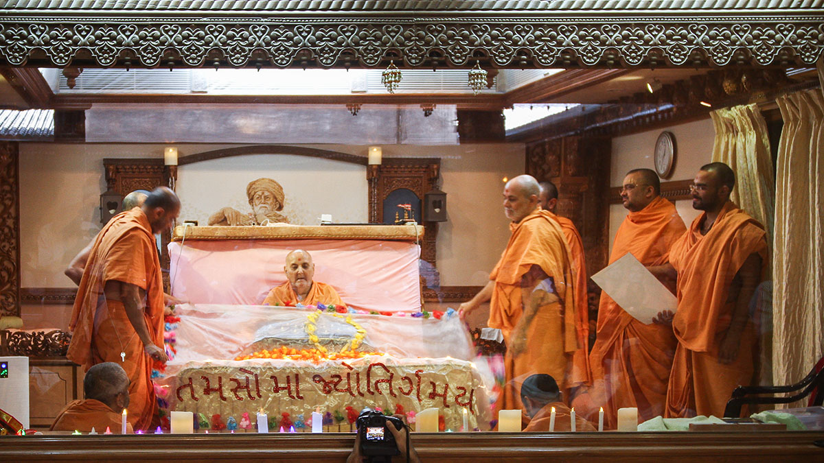 Swamishri is honored with a  shawl
