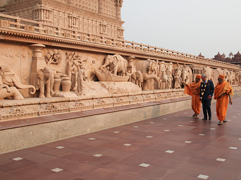 HRH Prince Charles admiring the Gajendra Pithika - the elephant plinth - at Swaminarayan Akshardham Mandir, New Delhi