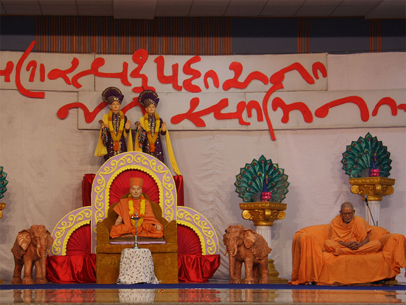 Pujya Bhaktipriya (Kothari) Swami at the Bhavnagar Youth Shibir, Sankari, India
