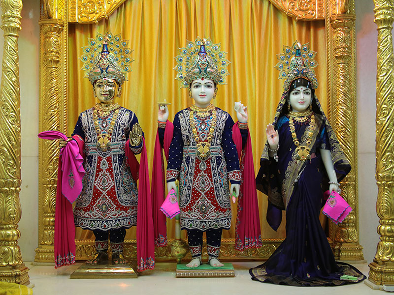 Shri Harikrishna Maharaj and Shri Gopinath Dev, Sankari