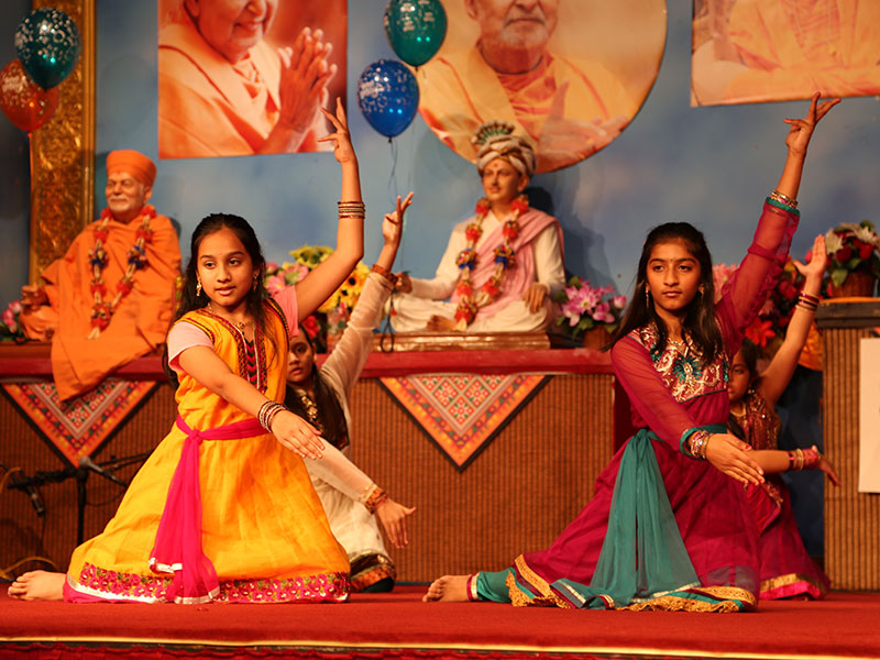 Pramukh Swami Maharaj 93rd Birthday, Mahila Celebrations 2013, Edison, NJ