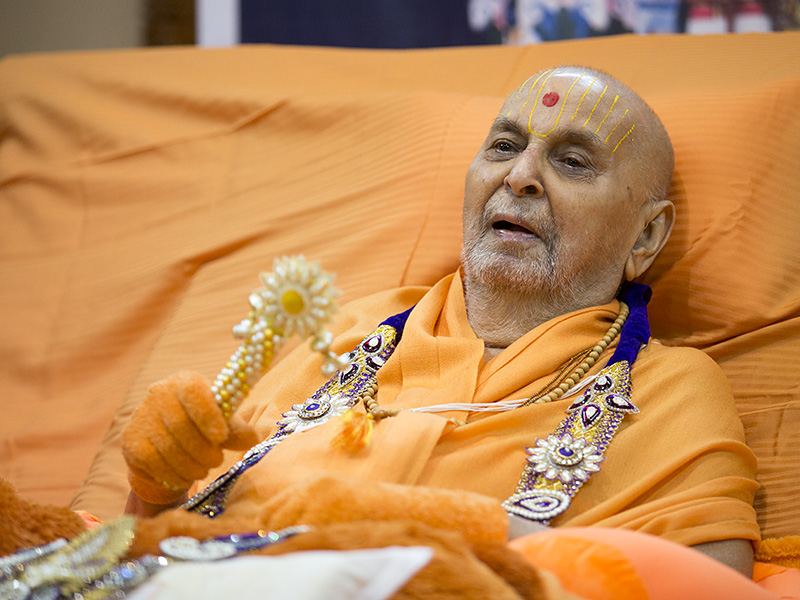 HH Pramukh Swami Maharaj waves a chhadi