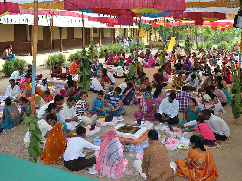 Devotees participate in pratishtha yagna