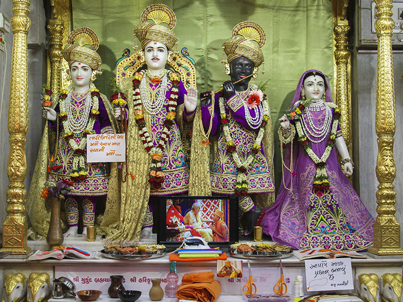 Shri Varninath Dev and Shri Gopinath Dev, Sarangpur