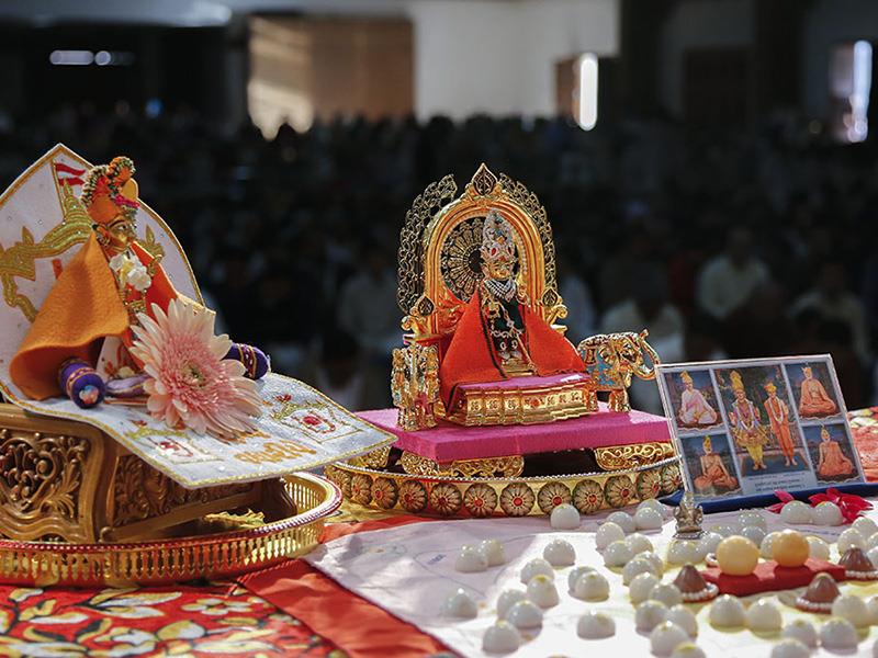 Shri Harikrishna Maharaj during diksha mahapuja