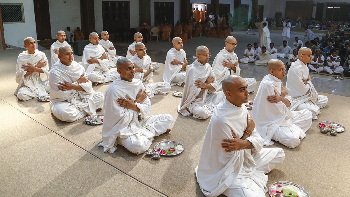 Parshads engaged in mahapuja rituals before their initiation as sadhus